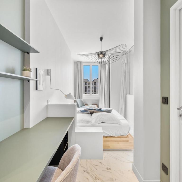 Elegant Apartment with Air Conditioning and Terrace - One-Bedroom Apartment - 10