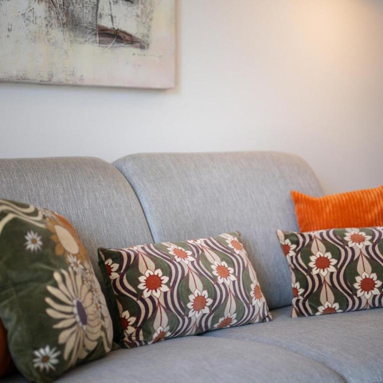 Elegant Apartment with Air Conditioning and Terrace - One-Bedroom Apartment - 12