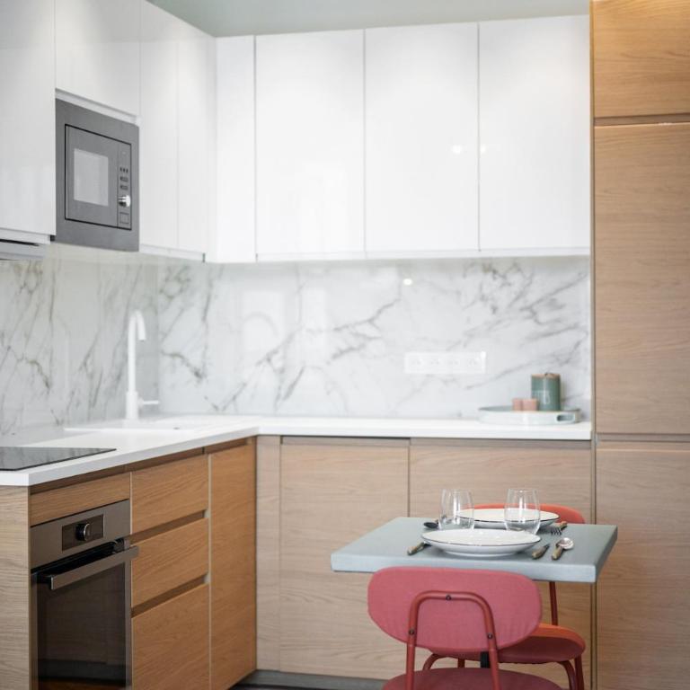Elegant Apartment with Air Conditioning and Terrace - One-Bedroom Apartment - 13
