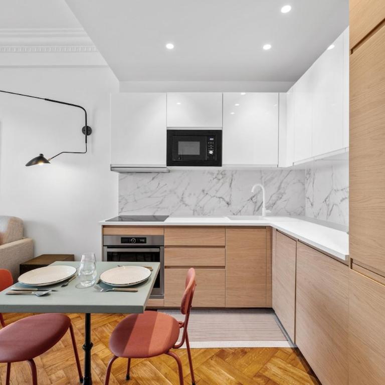 Elegant Apartment with Air Conditioning and Terrace - One-Bedroom Apartment - 19