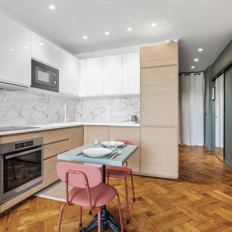 Elegant Apartment with Air Conditioning and Terrace - One-Bedroom Apartment - 20