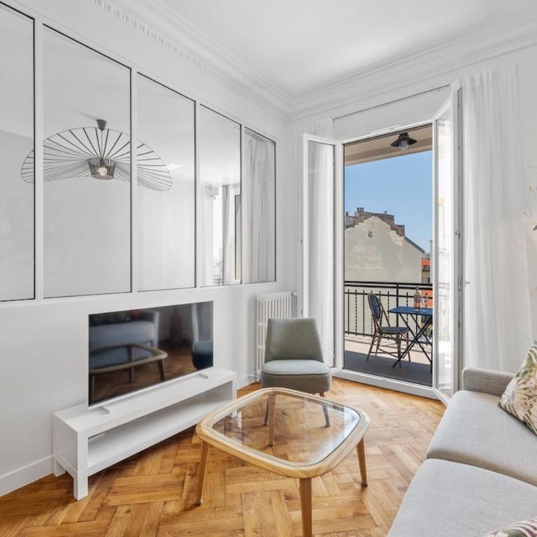 Elegant Apartment with Air Conditioning and Terrace - One-Bedroom Apartment - 28