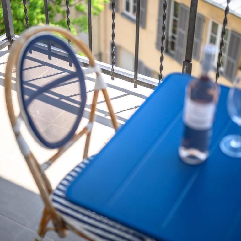 Elegant Apartment with Air Conditioning and Terrace - One-Bedroom Apartment - 29