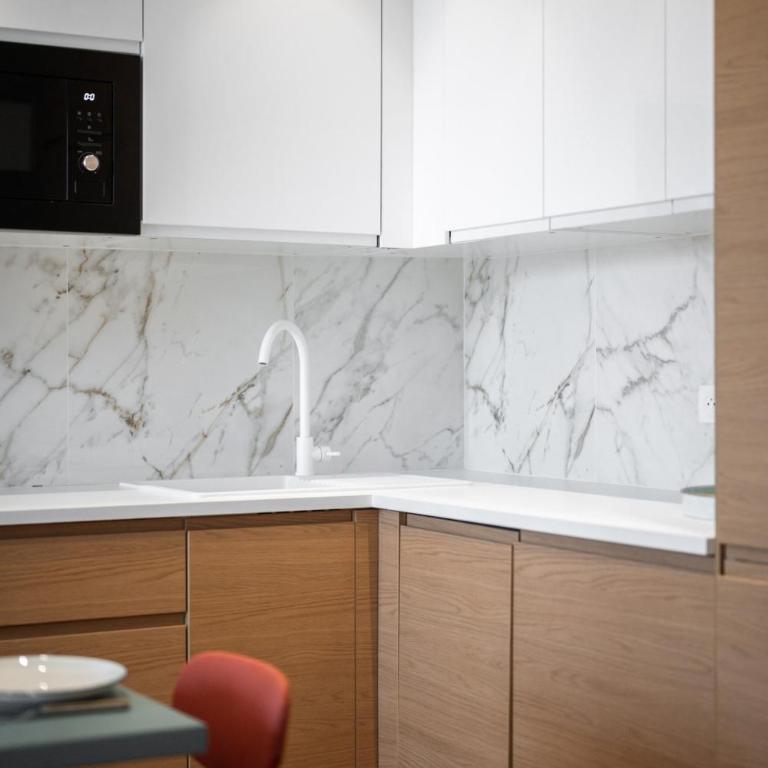 Elegant Apartment with Air Conditioning and Terrace - One-Bedroom Apartment - 32