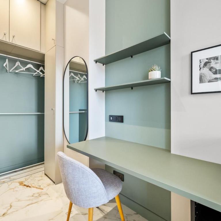 Elegant Apartment with Air Conditioning and Terrace - One-Bedroom Apartment - 33