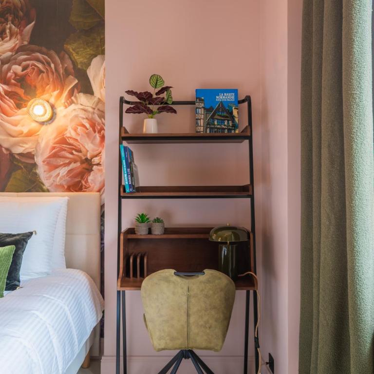 EVA Suite - One-Bedroom Apartment - 35