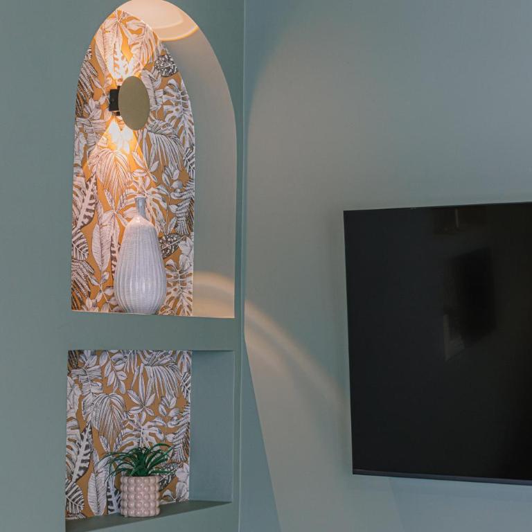 EVA Suite - One-Bedroom Apartment - 83