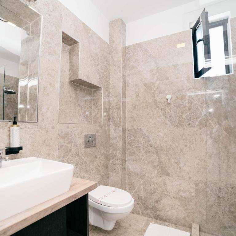 Hotel Platino Prestige - Deluks Apartman sa 1 Spavaćom Sobom i Pogledom na Grad - 4