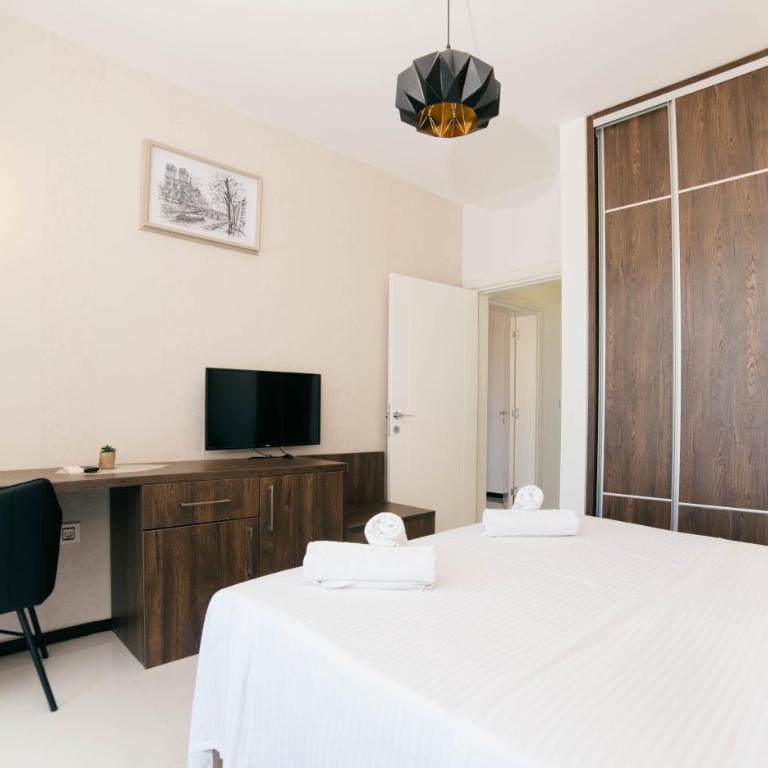 Hotel Platino Prestige - Deluks Apartman sa 1 Spavaćom Sobom i Pogledom na Grad - 40