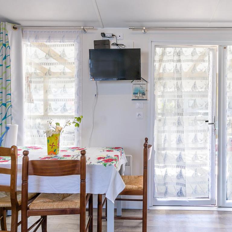 Mobil home 6 personnes 3kms plage - Appartement avec Terrasse - 3