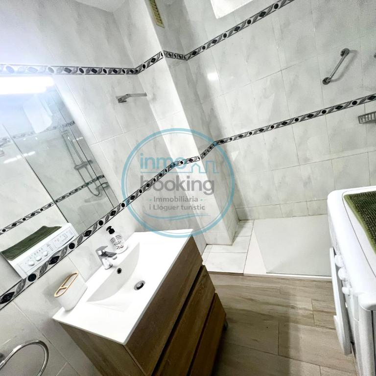 Beach Formentor salou - Two-Bedroom Apartment with Terrace - 32