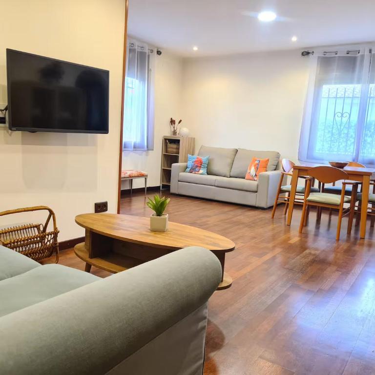 Oceanfront home Parking Wi-Fi AC Barbecue Garden - Three-Bedroom Townhouse - 6