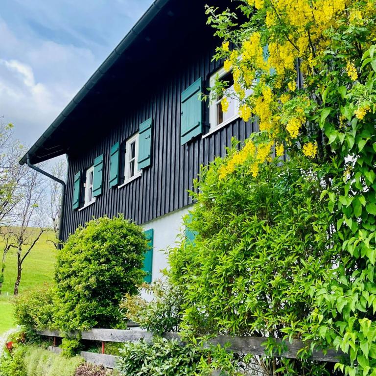Stilvolles Ferienhaus Chalet 1750 im Allgäu - 200qm - beste Ausstattung - traumhafter Blick - bis 8 Personen - Haus mit 4 Schlafzimmern - 39