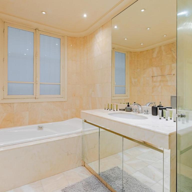 Beautiful 300 m - Apartment - 35