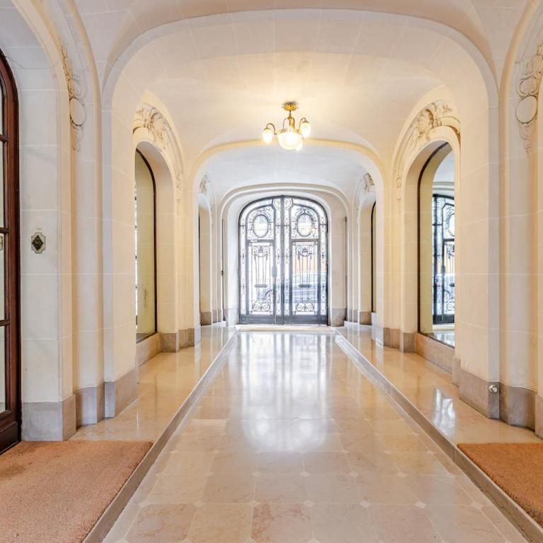 Beautiful 300 m - Apartment - 57