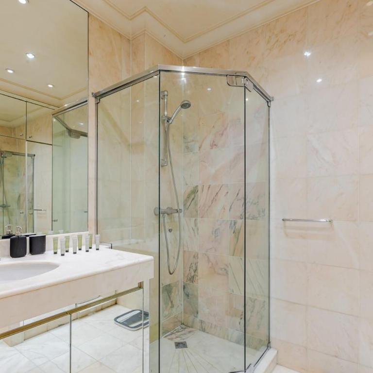 Beautiful 300 m - Apartment - 66