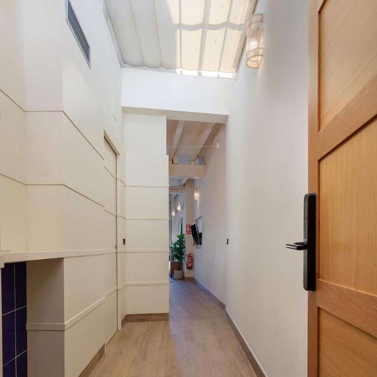 Genteel Home San Francisco Suites - Studio with Terrace and Views - 3