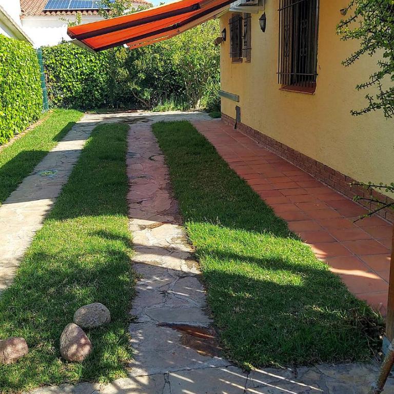 Oceanfront home Parking Wi-Fi AC Barbecue Garden - Three-Bedroom Townhouse - 35
