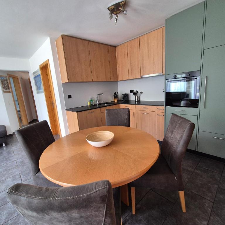 Chasa Aquileia Engadin Scuol - Bergblick, 6 Pers, zentral, Terrasse, Gratisparken - Apartment mit Blick auf die Berge - 17