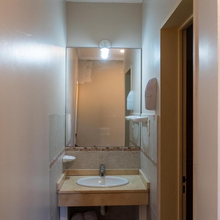Departamento completo con Cochera, a dos cuadras del Lago - Apartamento de 1 dormitorio - 7