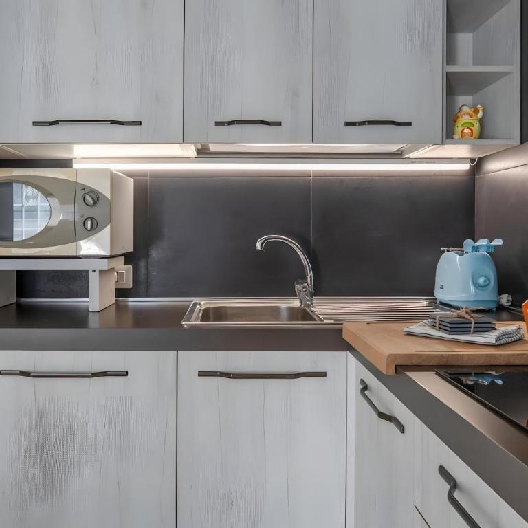 Aroma Holiday Home - Appartamento con doccia - 10