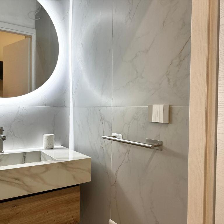 Svevo Suites - Ampia Camera Matrimoniale - 5