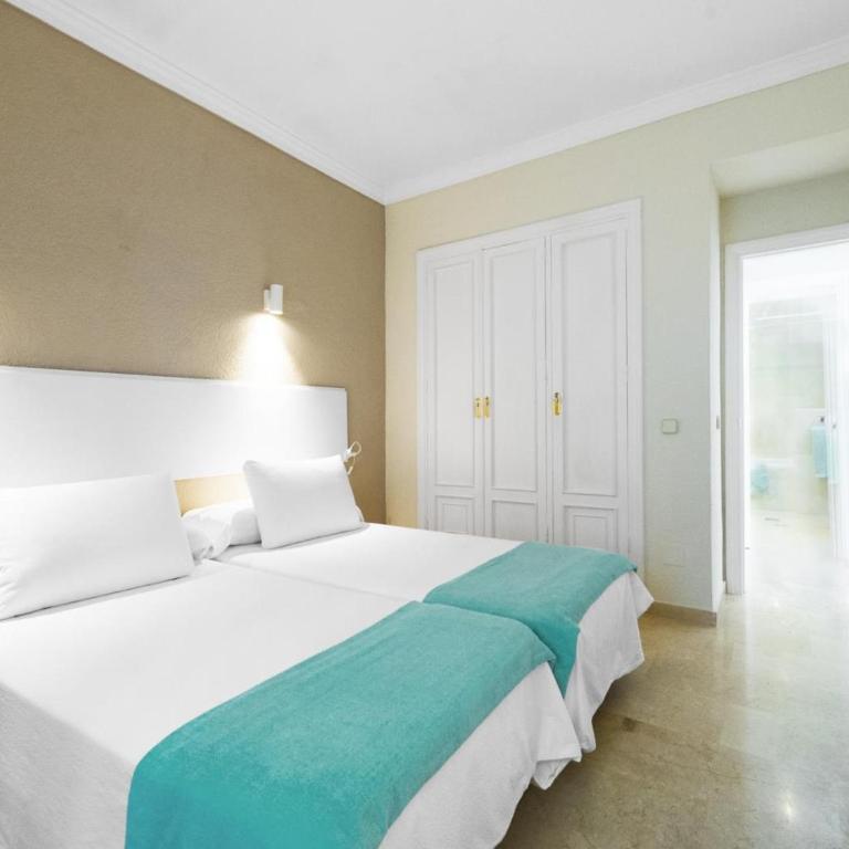 2 bdr Andalucía del Mar 8 b02 - Apartment - 17