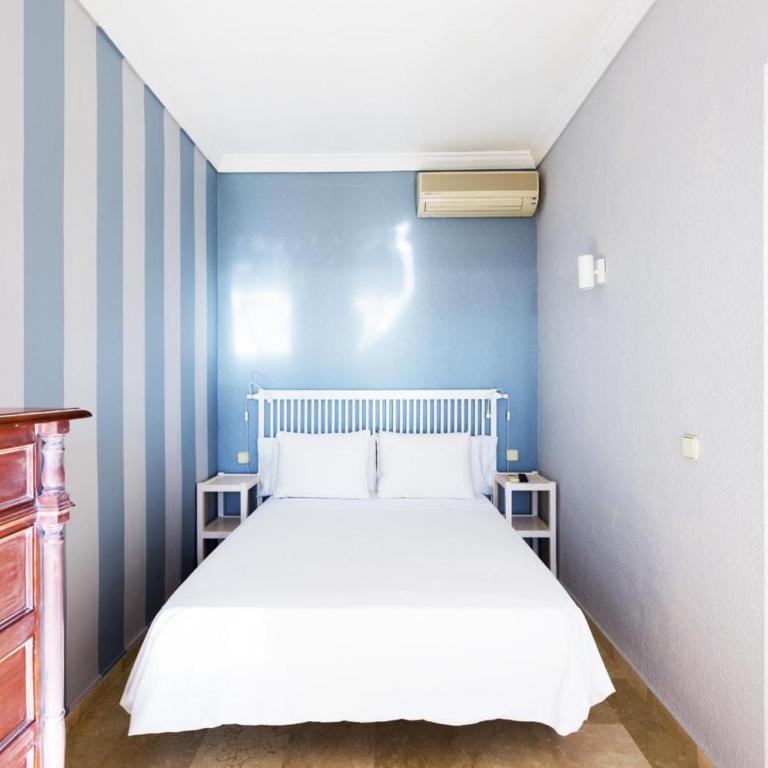 2 bdr Andalucía del Mar 8 b02 - Apartment - 9