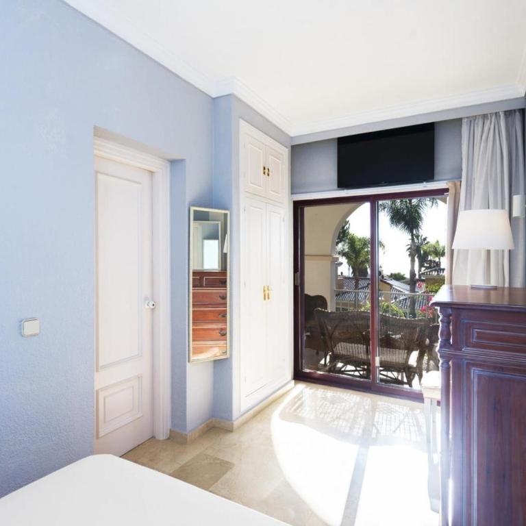 2 bdr Andalucía del Mar 8 b02 - Apartment - 8