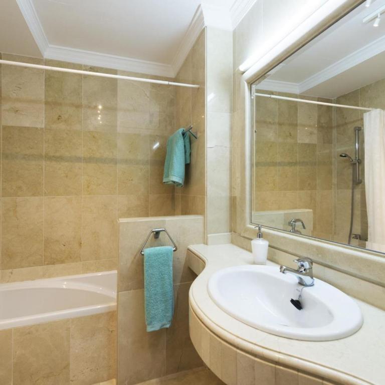 2 bdr Andalucía del Mar 8 b02 - Apartment - 11