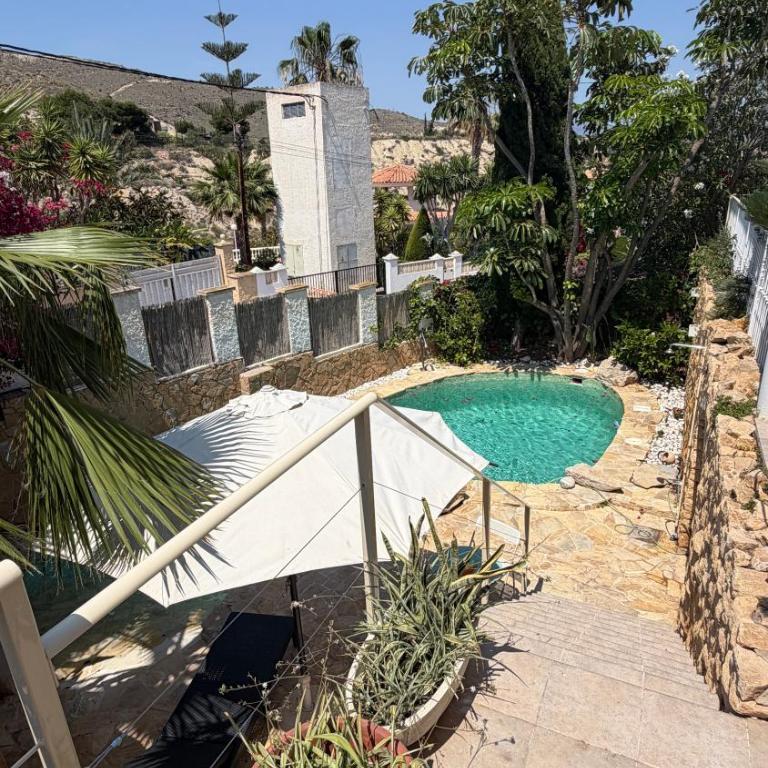 Bright villa with salt water pool - Villa con piscina privada - 24