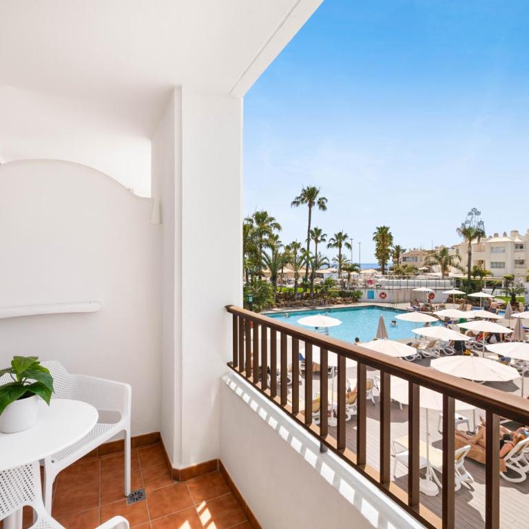 Mac Puerto Marina Benalmádena - Habitación Doble con vistas laterales al mar - 1 o 2 camas - 3