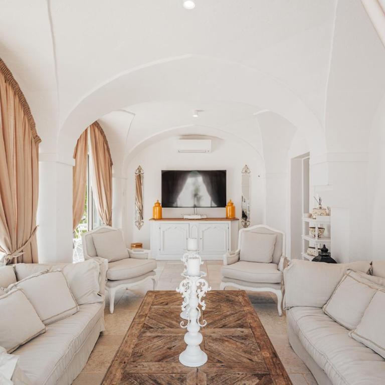 LA TORRE DI MONSIGNORE 12, Emma Villas - Villa - 11
