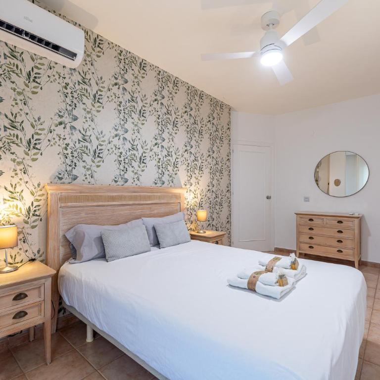 797 Holiday Rentals- Precioso piso con vistas al jardin en Benalbeach - One-Bedroom Apartment - 3