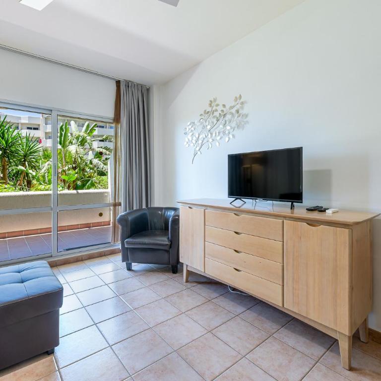 797 Holiday Rentals- Precioso piso con vistas al jardin en Benalbeach - One-Bedroom Apartment - 4