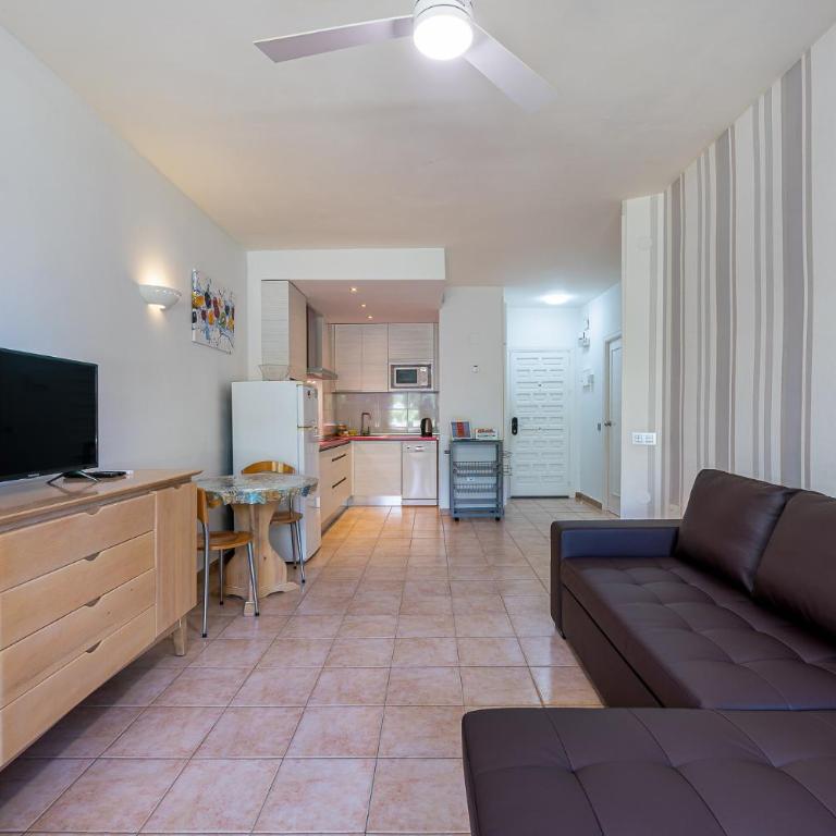 797 Holiday Rentals- Precioso piso con vistas al jardin en Benalbeach - One-Bedroom Apartment - 5