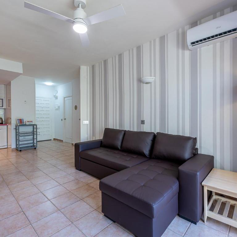 797 Holiday Rentals- Precioso piso con vistas al jardin en Benalbeach - One-Bedroom Apartment - 7