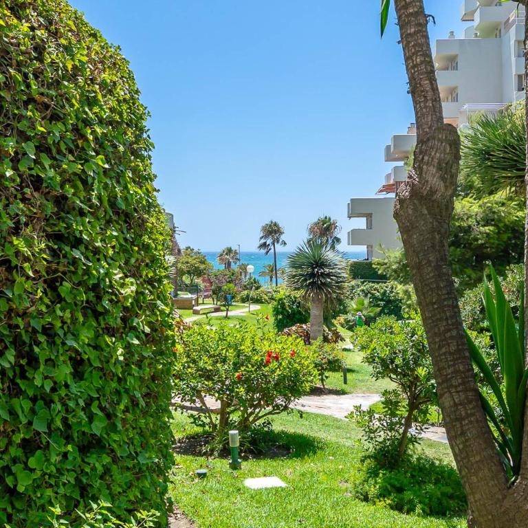 797 Holiday Rentals- Precioso piso con vistas al jardin en Benalbeach - One-Bedroom Apartment - 10