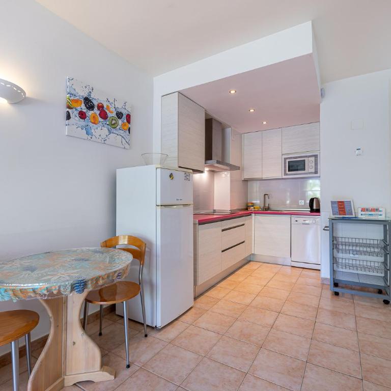 797 Holiday Rentals- Precioso piso con vistas al jardin en Benalbeach - One-Bedroom Apartment - 12