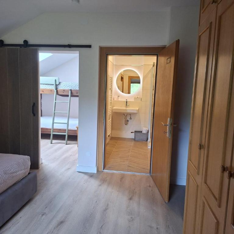Gästehaus Kaiserblick - Familienzimmer mit Balkon - 8