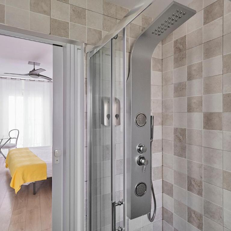Hostal Puente de Hierro - Habitación Deluxe con cama extragrande - 6
