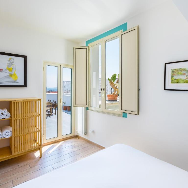 Viewsuvio Two Apartments & Terraces - Three-Bedroom Superior Apartment - 40