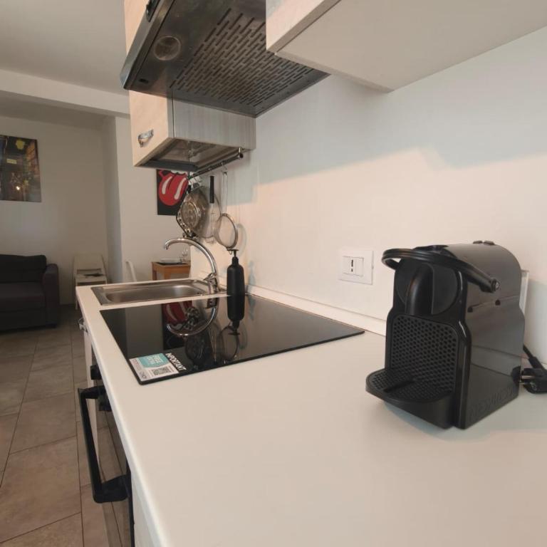 Strategic & Large Studio with Self Check In - Fondazione Prada, Milano with AC, Wifi, Washing Machine - Appartamento con 1 Camera da Letto - 4