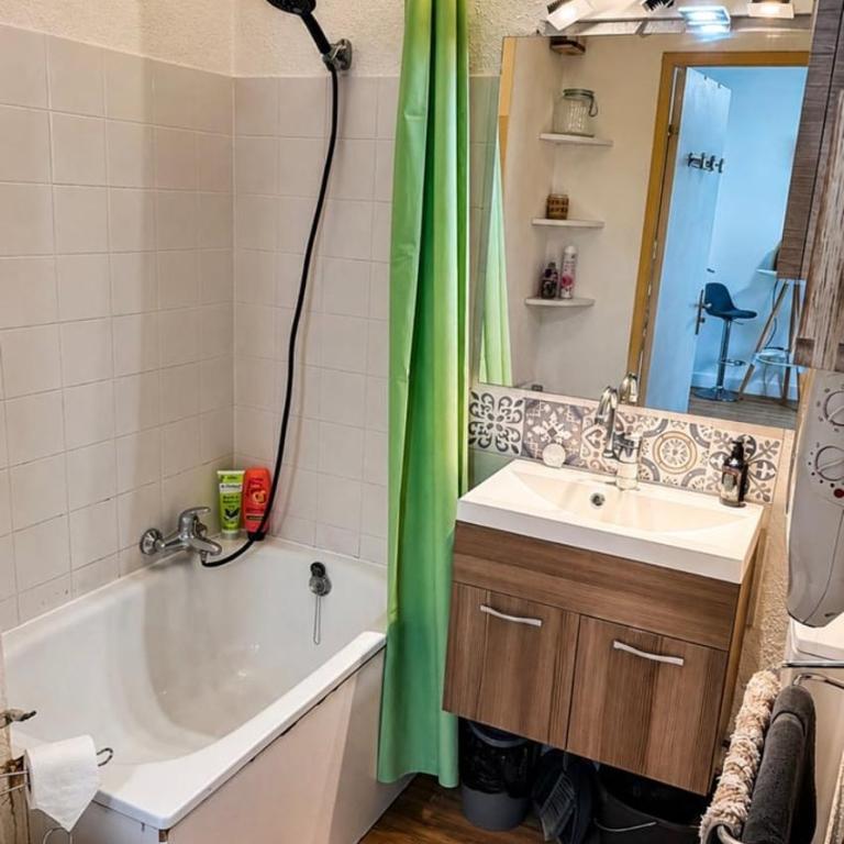 Charmant T2 climatisé au cœur du Canal Royal - Appartement 1 Chambre avec Balcon - 7