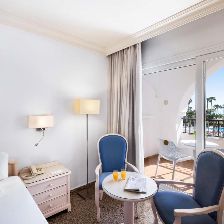 Mac Puerto Marina Benalmádena - Habitación Doble con vistas laterales al mar - 1 o 2 camas - 4