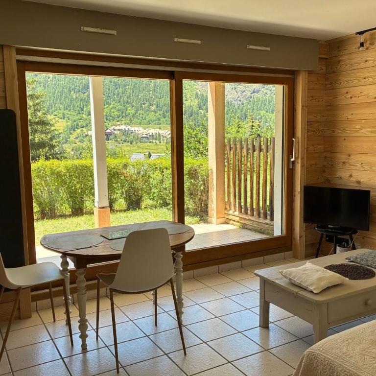 Appartement chaleureux avec vue sur les montagnes - Appartement - 3