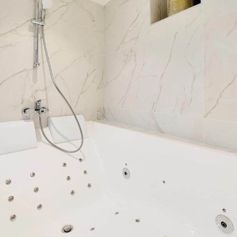 Flat in Saint-Germain-des-Prés with Jacuzzi and AC - Appartement 2 Chambres Deluxe - 12