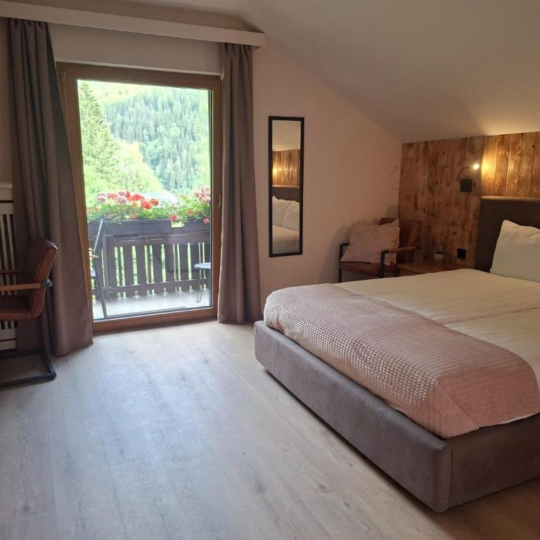 Gästehaus Kaiserblick - Familienzimmer mit Balkon - 11