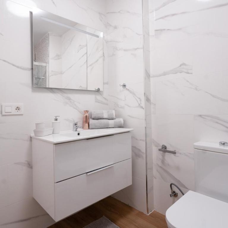 Tenerife Stay Los Cristianos 3 Bedroom Pool Apartment - Apartamento de 3 dormitorios - 9