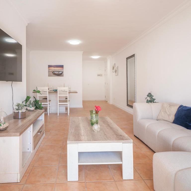Tenerife Stay Los Cristianos 3 Bedroom Pool Apartment - Apartamento de 3 dormitorios - 4